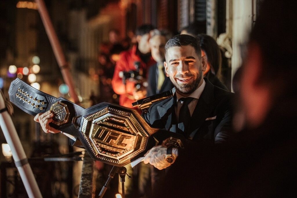 El luchador hispanogeorgiano de artes marciales mixtas Ilia Topuria, reciente campeón del peso ligero de la UFC