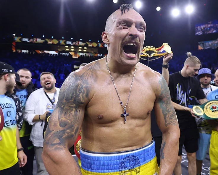 El presidente de Ucrania, Volodymyr Zelenski, celebró  la victoria del boxeador Oleksandr Usyk, quien conquistó el título mundial de peso pesado.