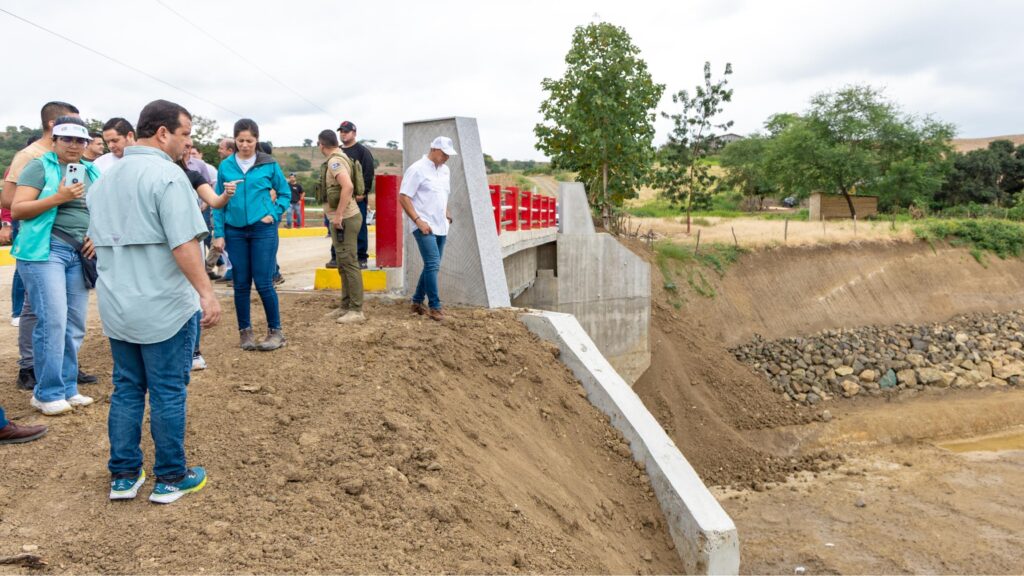 El proyecto contempla la protección del viaducto mediante piedra escollera en 50 metros a cada extremo.