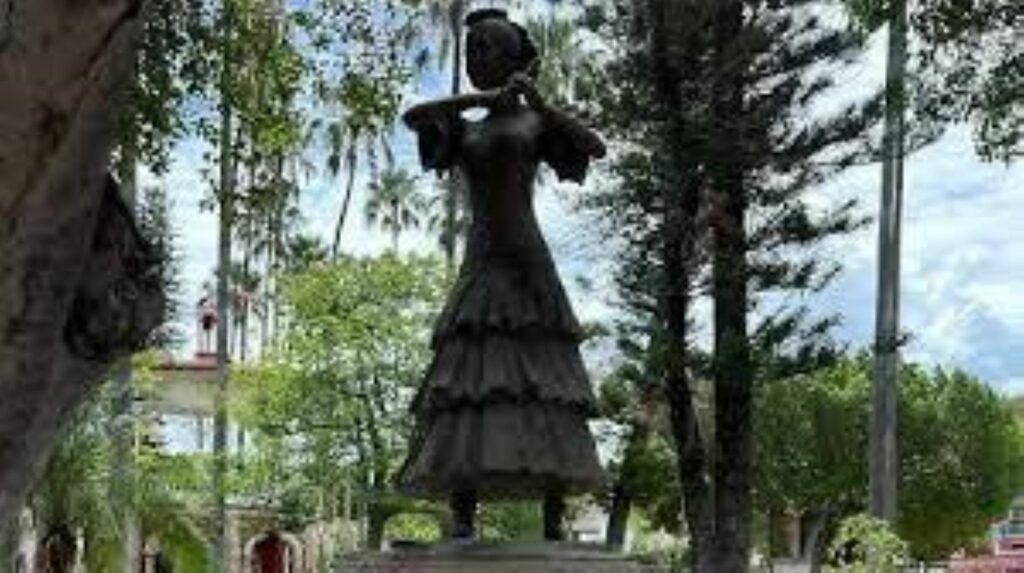 Escultura de Florinda Meza en Zacatecas desata debate y respuesta del artista