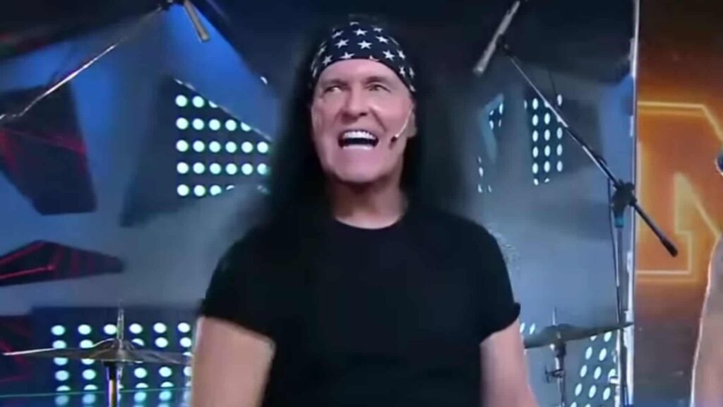 Exvocalista de ACDC filmará en el cementerio patrimonial de Tulcán