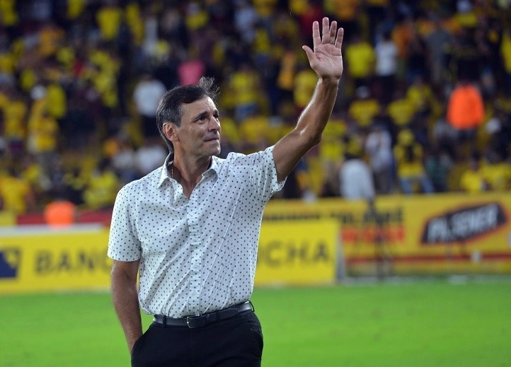 Fabián Bustos podría regresar al futbol ecuatoriano y para ser más precisos a dirigir a un equipo del Astillero.
