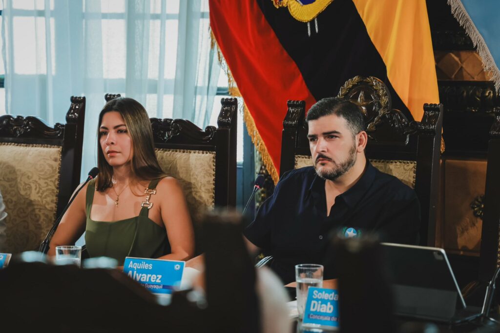 Federación de Comunas del Guayas declara 'personas no gratas' al alcalde Aquiles Álvarez y a la vicealcaldesa Tatiana Coronel
