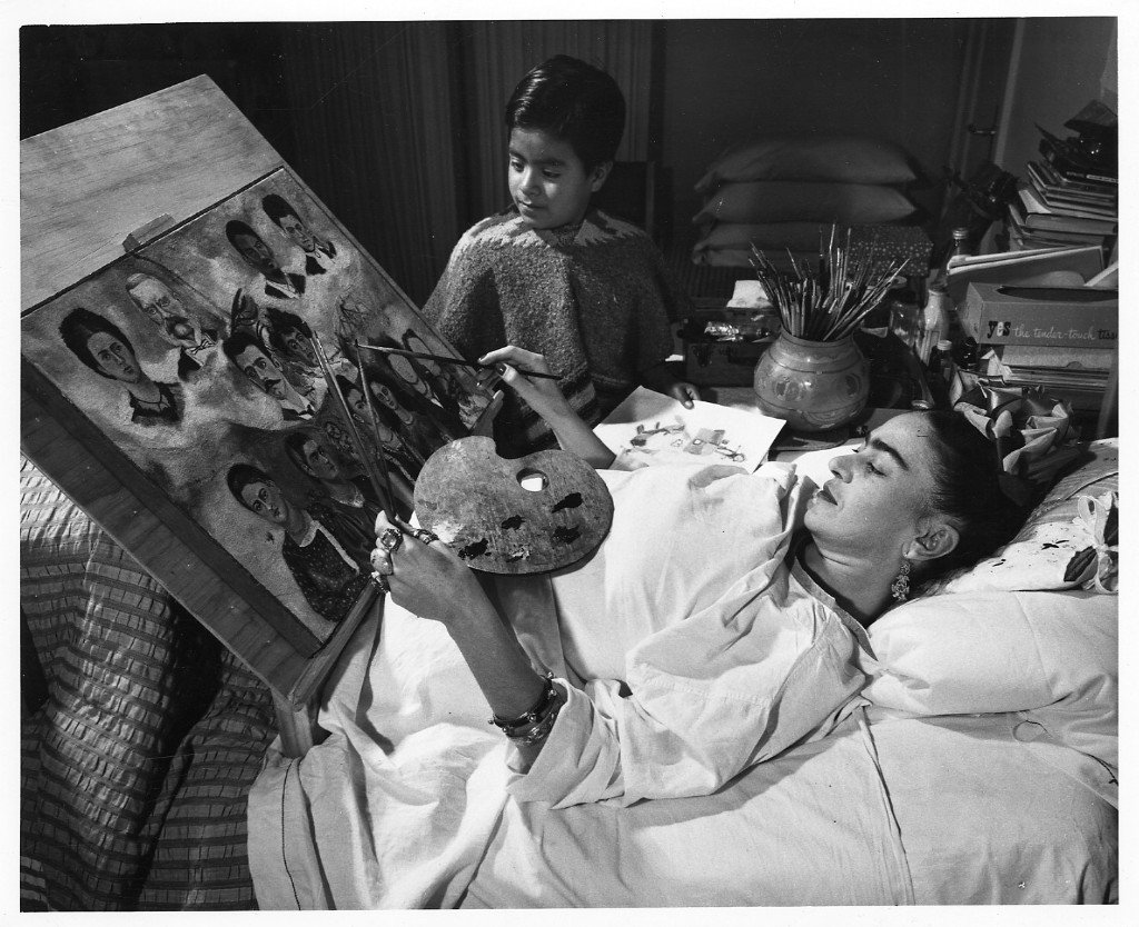La última etapa de la vida de Frida Kahlo fue una tremenda tortura. Además de las dolencias en la espalda, tuvo que ver cómo se le amputaba una pierna.