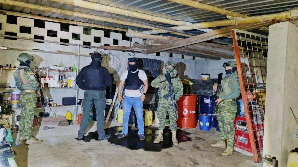 Fuerzas Armadas neutralizan conexiones ilegales y decomisan 5.000 galones de diésel en Santo Domingo