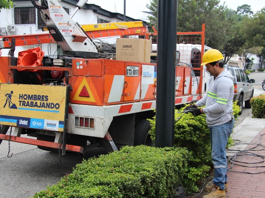 Un plan de infraestructura, servicios básicos y seguridad en Los Ceibos, beneficia a más de 30.000 habitantes de Guayaquil.