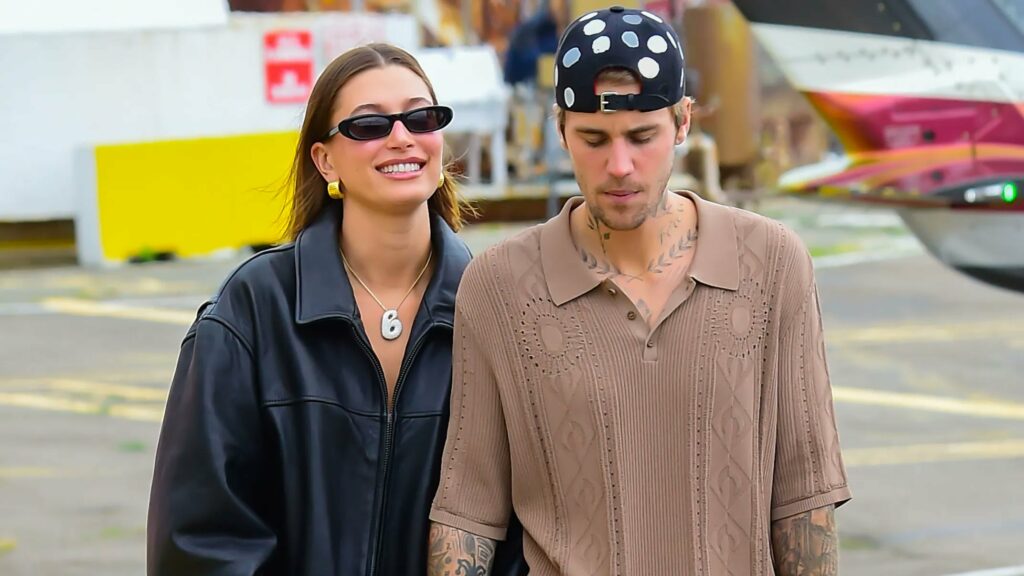 El cantante canadiense Justin Bieber, junto a su esposa Haley Bieber.