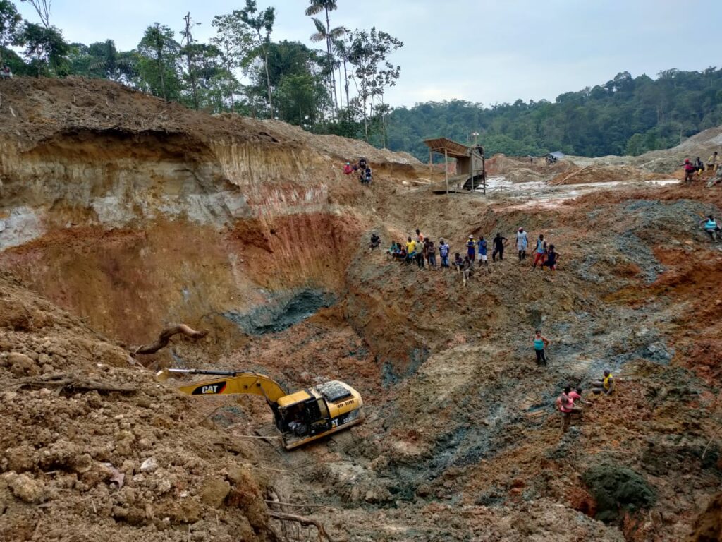 Hanrine Ecuadorian presenta acción de inconstitucionalidad contra tasa minera de Arcom