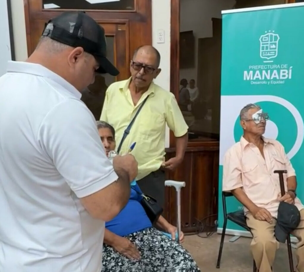 Campaña de atención visual gratuita busca llegar a dos mil personas en Manabí