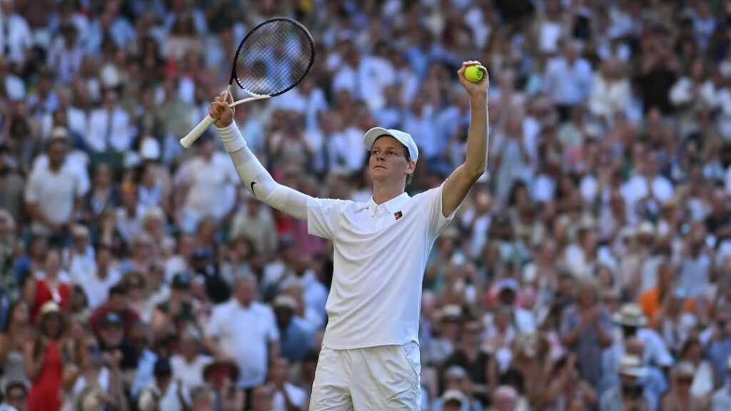 El tenista italiano Jannik Sinner vence a Novak Djokovic y clasifica a la final de Wimbledon (Foto: IG del torneo).