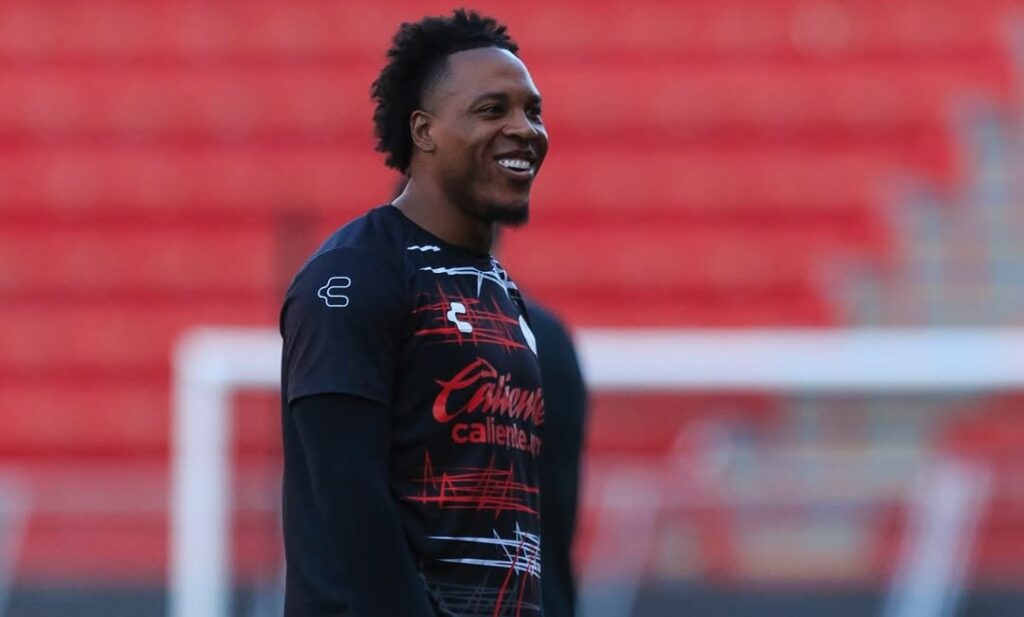 Jhojan Julio se vincula al Querétaro tras acuerdo con Xolos de Tijuana