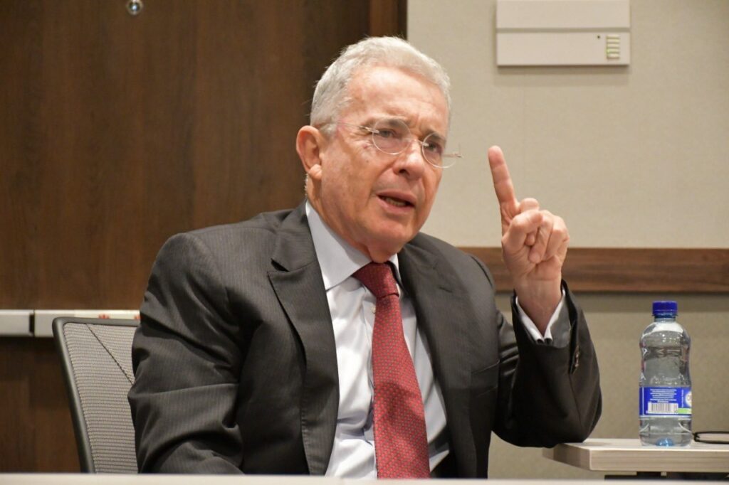 Justicia colombiana declara culpable a Álvaro Uribe del delito de soborno a testigos
