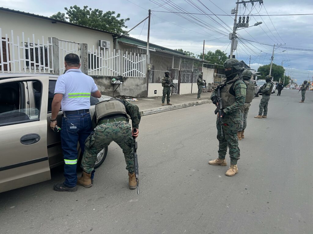 LLegan a Manta tropas élite del Ejército Ecuatoriano para fortalecer las operaciones militares