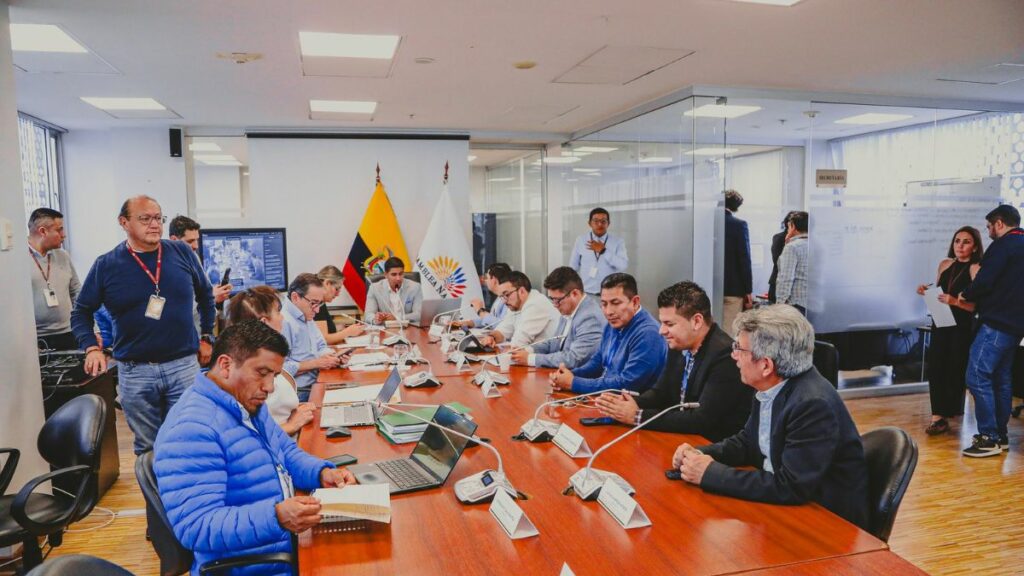 La Comisión de Garantías Constitucionales investigará elecciones artesanales y el caso Fortunario en Ecuador. (AN).