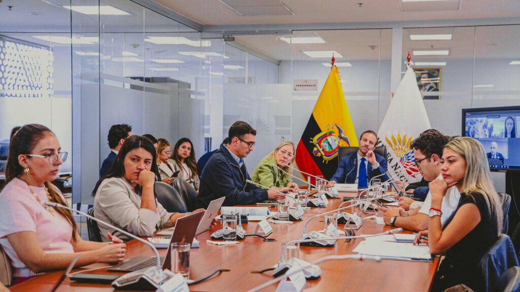 La Comisión de la Salud revisa propuestas para fortalecer subniveles de atención y prevenir el cáncer en Ecuador. (AN).