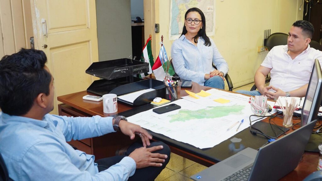 La alcaldesa mantuvo reunión con el Subsecretario Zonal 4 del MTOP para dar seguimiento al proyecto del mercado.