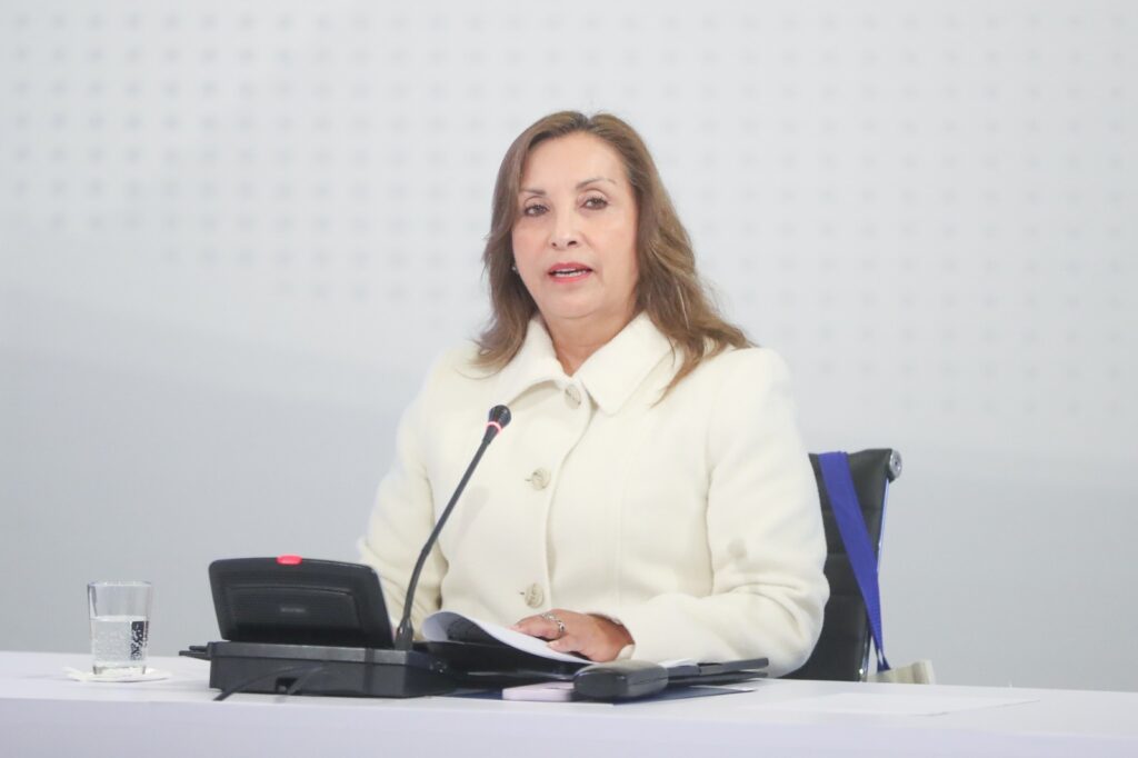 La oposición denuncia ante la Fiscalía a la presidenta de Perú, Dina Boluarte, por subirse el sueldo