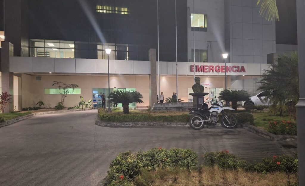 La víctima fue trasladada a una casa de salud en una moto por sus familiares.