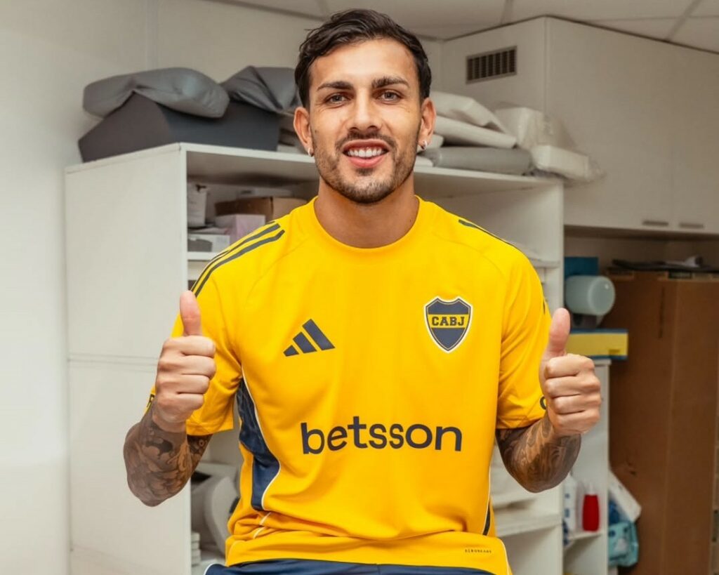 Leandro Paredes regresa a Boca Juniors y es recibido por miles de hinchas en La Bombonera