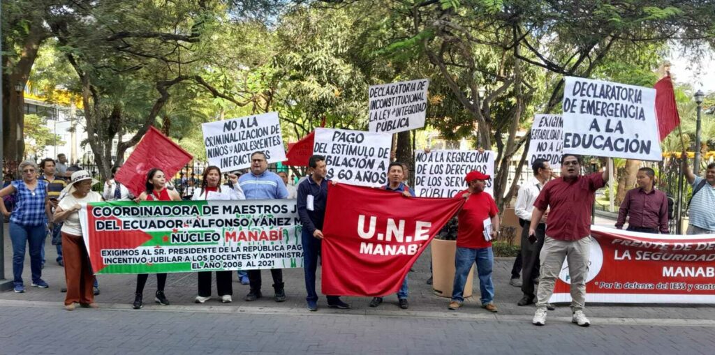 Ley de Integridad Pública desata protestas de docentes por restricciones a jubilación voluntaria
