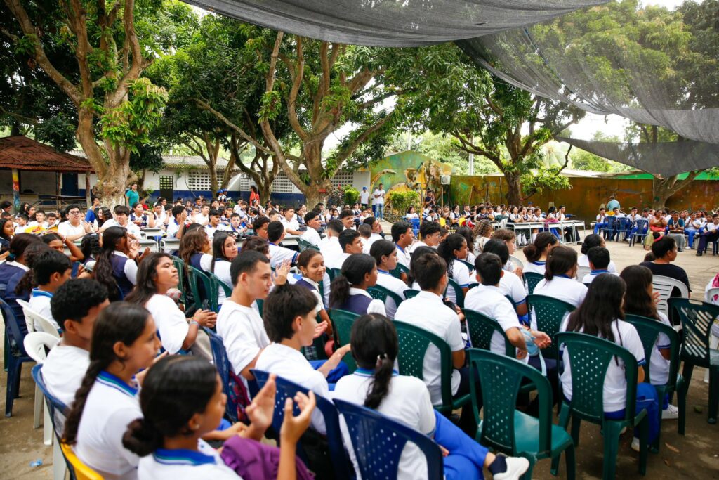 Ministerio de Educación habilita traslados de estudiantes en Sierra y Amazonía para año lectivo 2025-2026