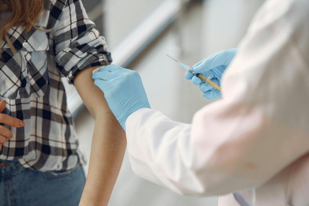 Ministerio de Salud de Ecuador distribuye 200.000 vacunas contra la fiebre amarilla en provincias amazónicas
