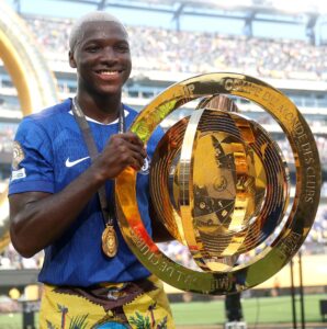 Moisés Caicedo recibe Balón de Bronce en el Mundial de Clubes 2025