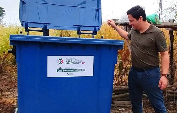 Contenedores y limpieza llegan a Los Cárceles.