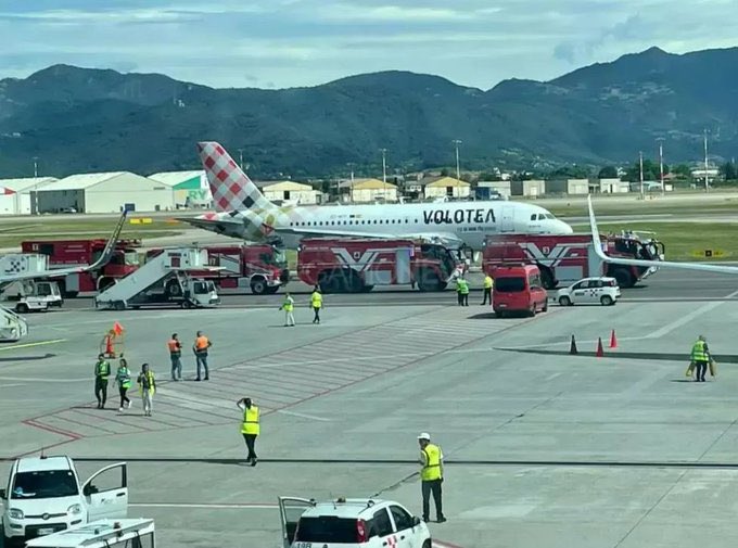 Muere un hombre en el aeropuerto de Bérgamo, Italia, tras ser succionado por el motor de un avión