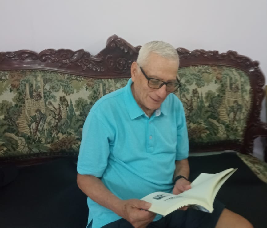 Nacido en Picoazá, José Vera pasó casi una década estudiando teología, latinismos litúrgicos, y filosofía cristiana.