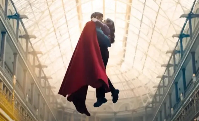 Nueva película de 'Superman' es censurada en India Eliminan 41 segundos por besos y gesto obsceno
