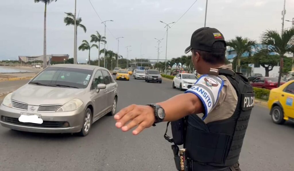 Policía toma control total del tránsito en Manta: así operarán.