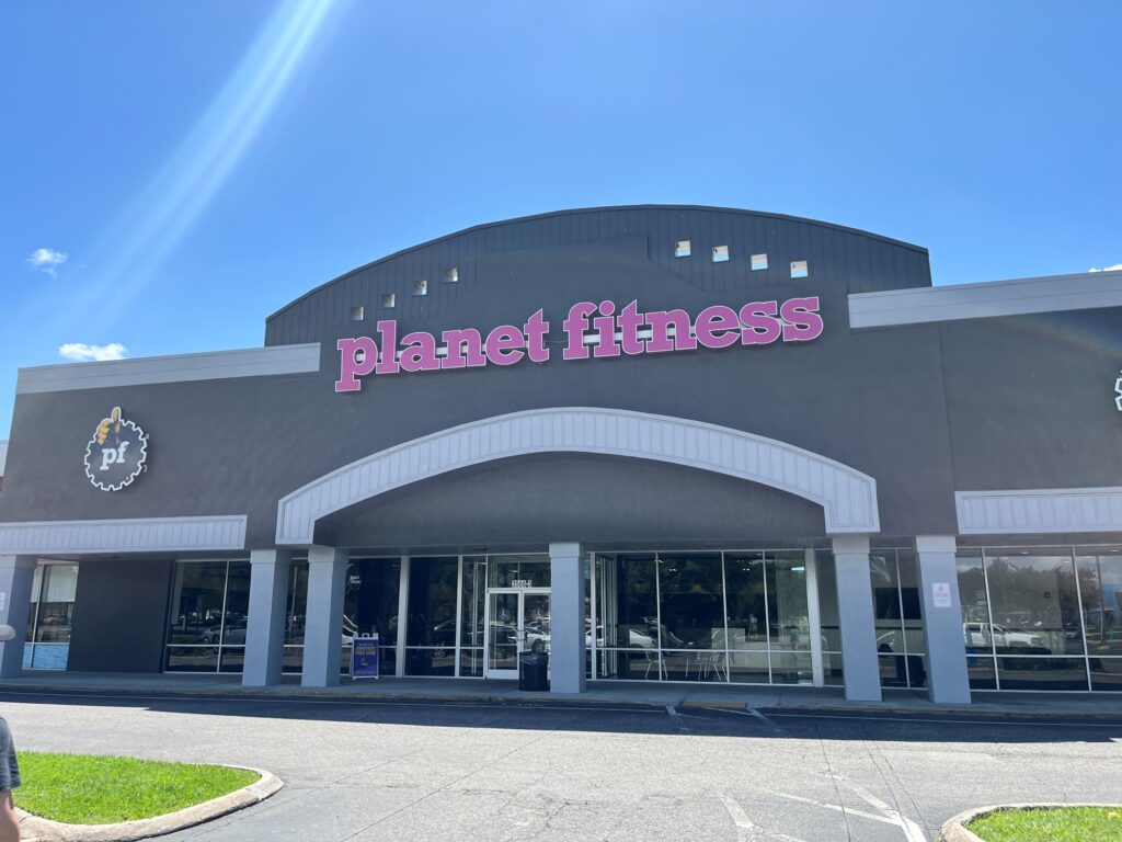Planet Fitness, está presente en más de 1,700 ciudades de 50 estados de EE.UU.