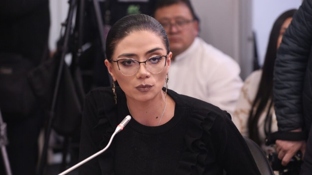 Polémica en Revolución Ciudadana La asambleísta Jhajaira Urresta anuncia su separación de RC y Luisa González le responde. (X).