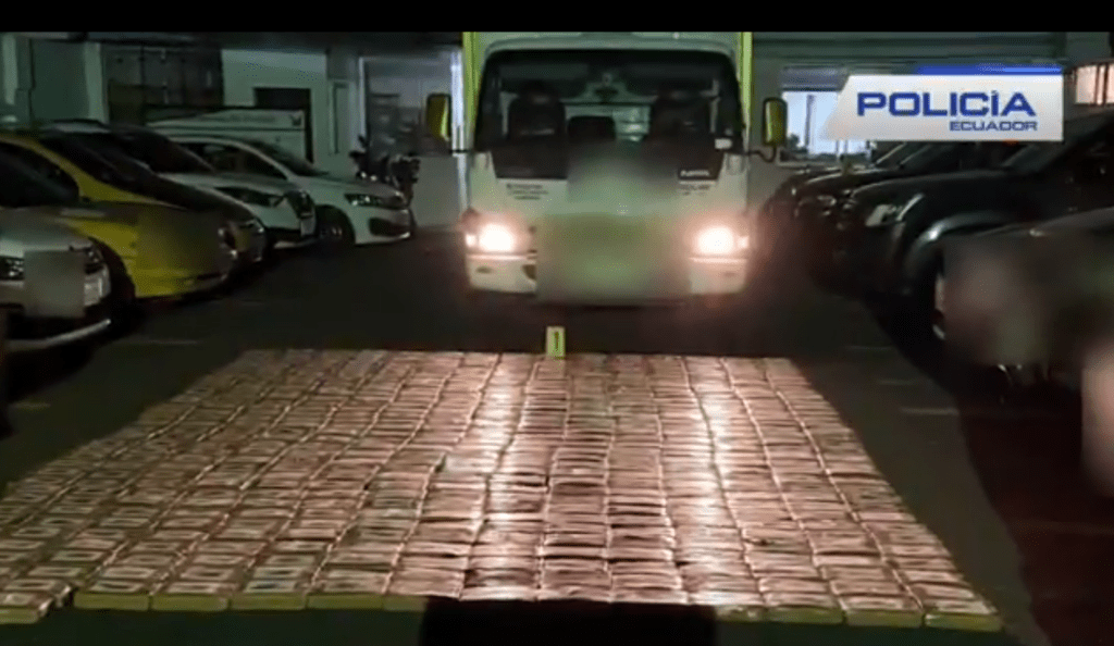Policía Nacional incauta media tonelada de cocaína en operativo en Pichincha.