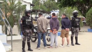 Policía incauta arsenal ilegal en operativos contra el crimen organizado en Manabí