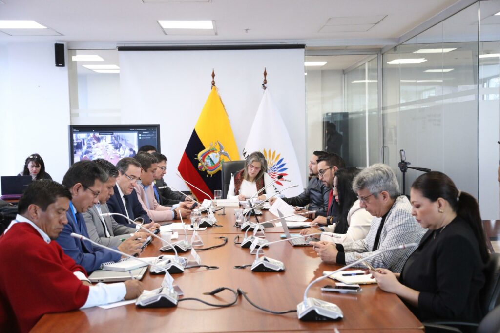 Pontificia Universidad Católica del Ecuador aporta criterios a proyecto de ley de consulta previa