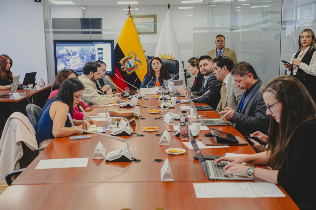 Profesionales y Prefectura del Azuay proponen ajustes a Ley de Contratación Pública