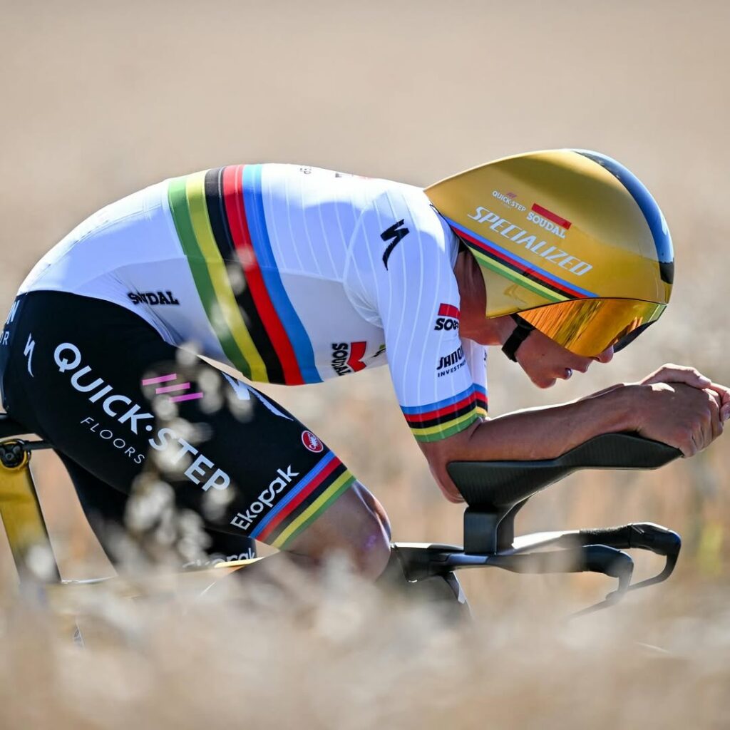 Remco Evenepoel gana la contrarreloj en Caen y Pogacar toma el Maillot Amarillo