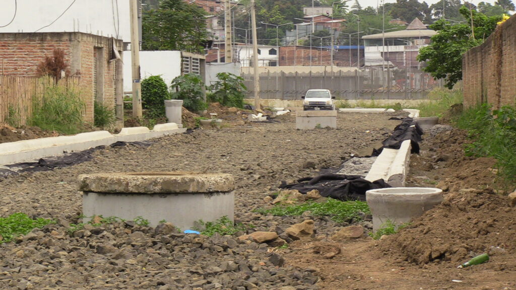 Retoman trabajos de construcción en la calle Tarqui de Portoviejo tras dos meses de paralización