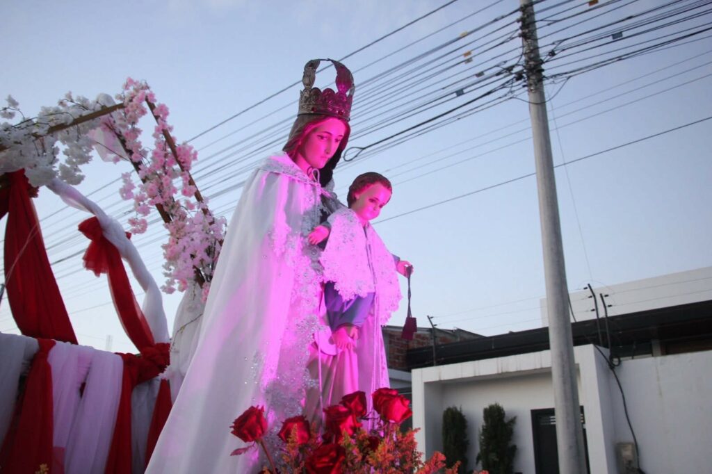 Rocafuerte dio inicio a sus fiestas patronales en honor a la Virgen del Carmen con un emotivo pregón que recorrió las principales calles del cantón.
