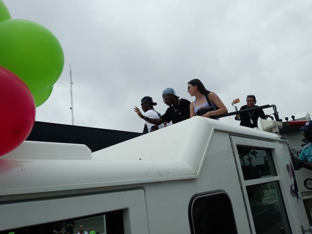 Santo Domingo de los Tsáchilas recibe a Moisés Caicedo, su hijo pródigo, con una gran caravana