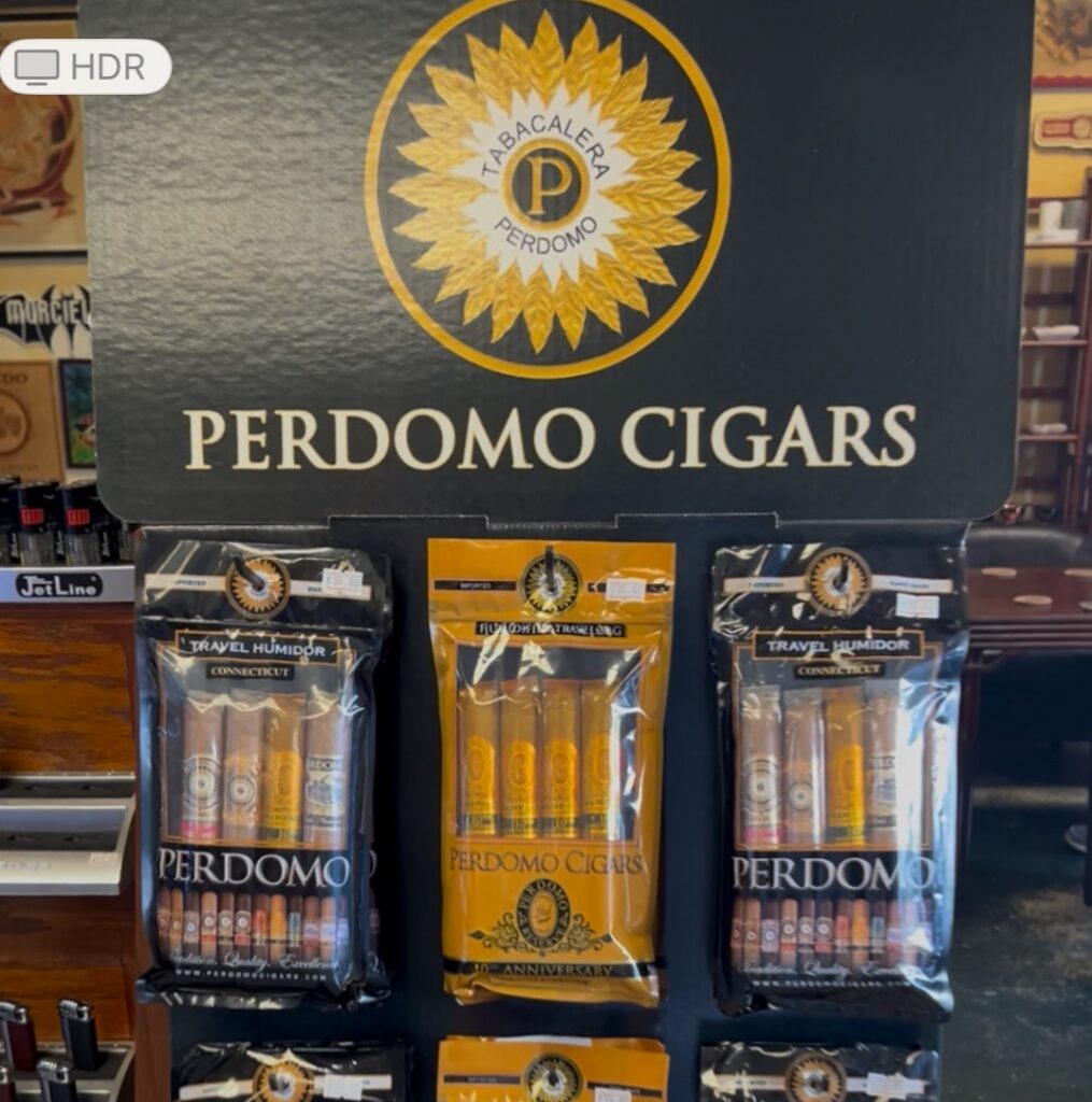 Según entendidos, la hoja ecuatoriana aporta suavidad y un toque cremoso al cigarro.
