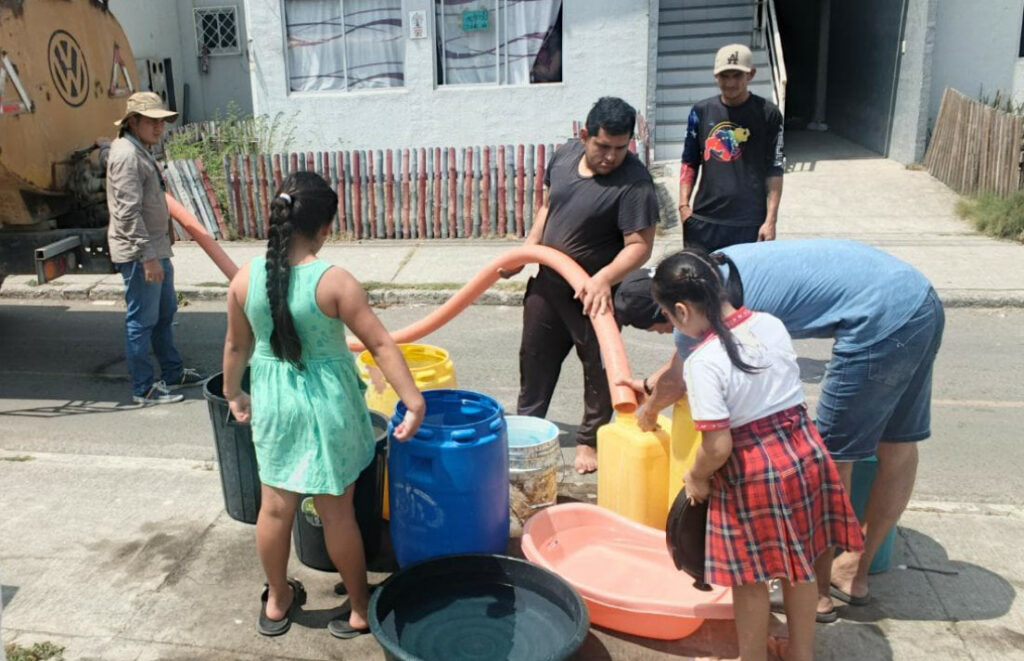 Tanqueros fueron desplegados para abastecer al cantón; moradores de comunidades piden mayor cobertura.