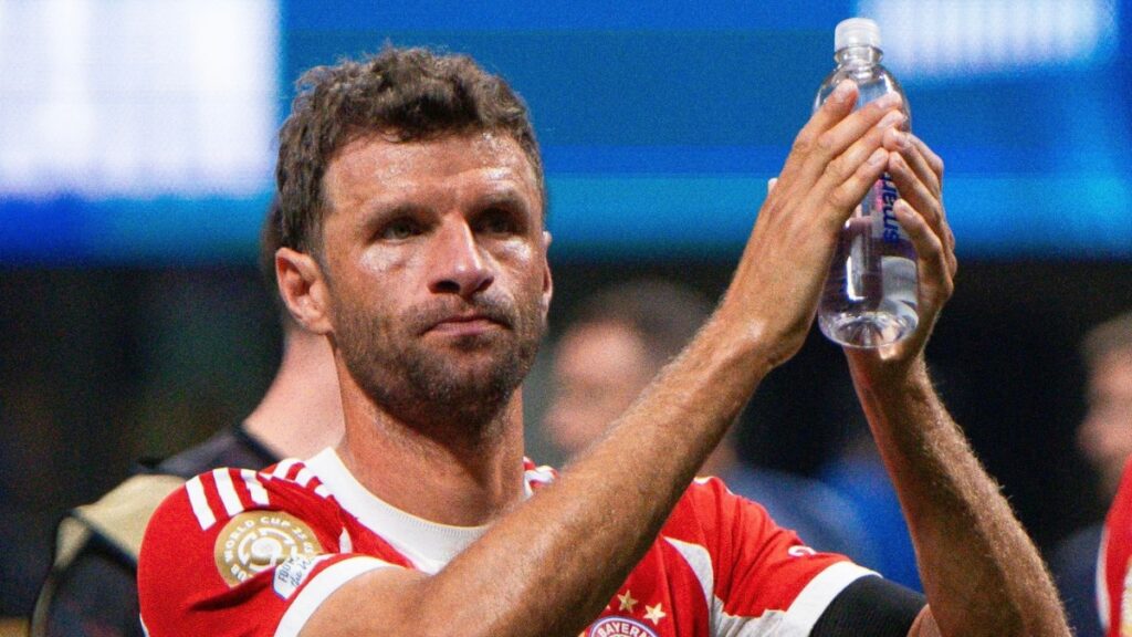 Thomas Müller, del Bayern de Múnich, se despide del fútbol profesional tras perder ante del Paris Saint-Germain en el Mundial de Clubes 2025. ( Bayern Múnich X).