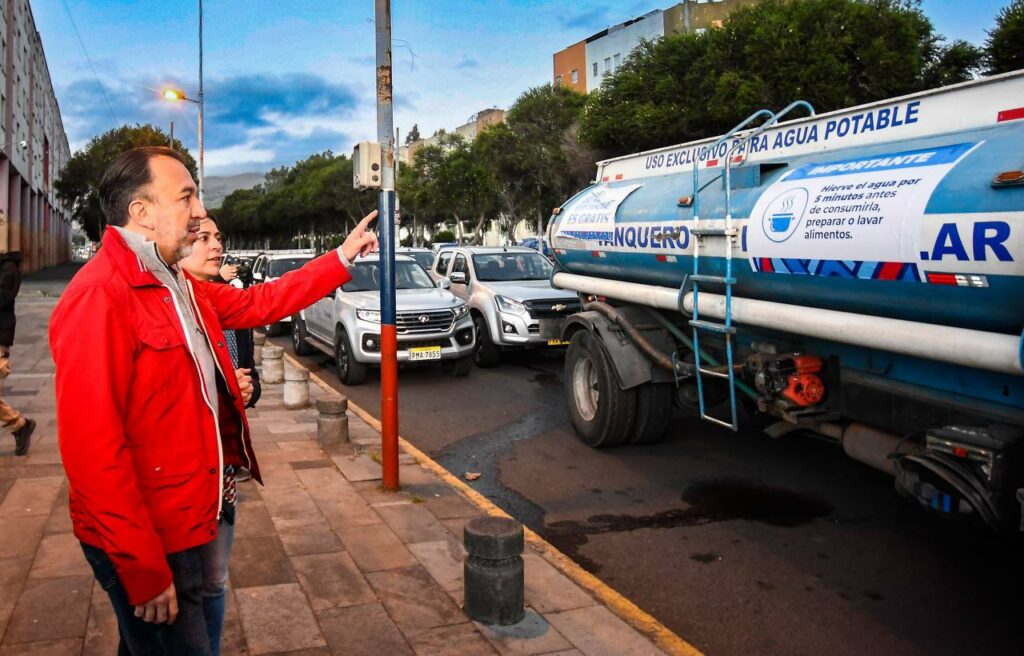 Trabajan para restablecer el sistema de agua en Quito, se espera que se solucione pronto