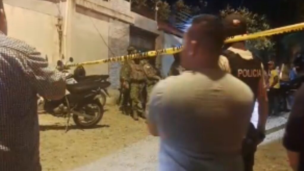 Triple crimen en Portoviejo Criminales terminaron con las vidas de personas que viajaban en una camioneta. (El Diario)