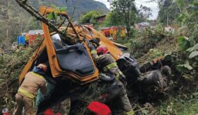 Un hombre falleció la mañana de este lunes 14 de julio tras la caída de un camión por una pendiente.