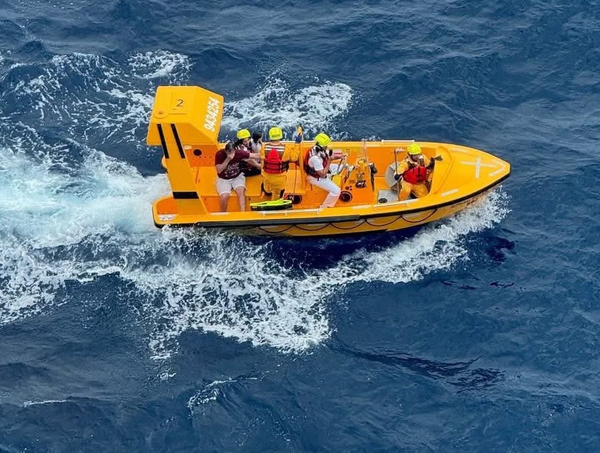 Un hombre se lanzó al mar, desde un crucero, en Disney para rescatar a su hija de cinco años que cayó desde la cuarta cubierta del barco,