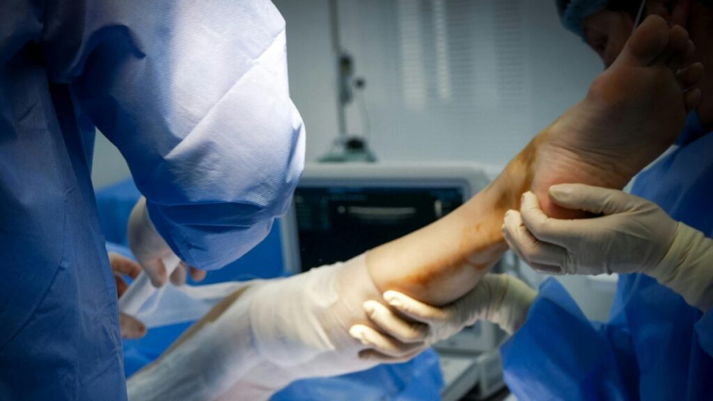 Una mujer fue a ligarse las trompas y terminó con una pierna amputada y con trasplante de corazón, ¿qué le pasó? (Pexels)